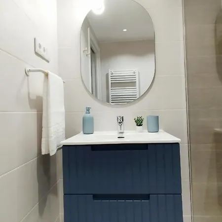 Junto A Ayuntamiento Y Playa *