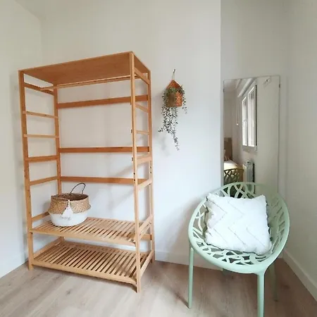 Junto A Ayuntamiento Y Playa