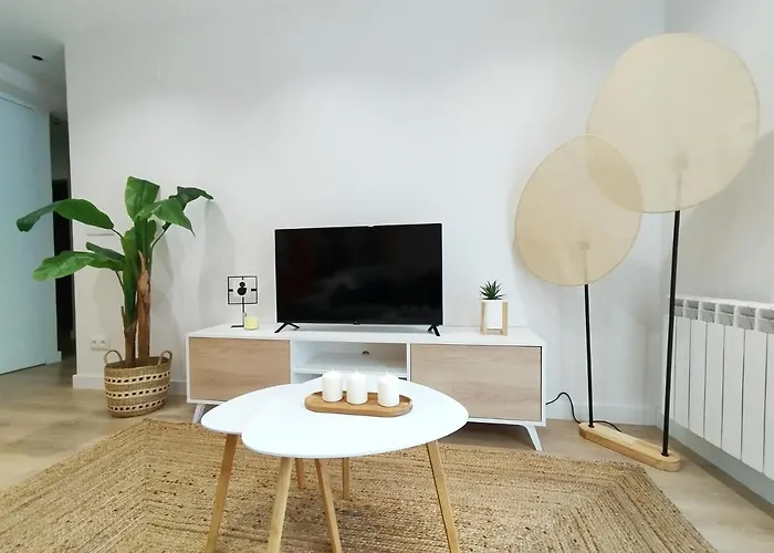 Junto A Ayuntamiento Y Playa Gijón