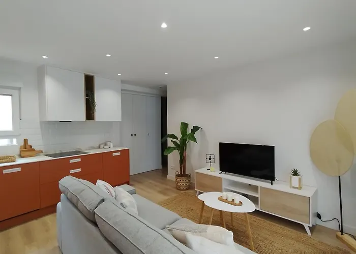 Junto A Ayuntamiento Y Playa *