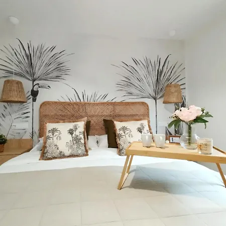 Junto A Ayuntamiento Y Playa Gijon