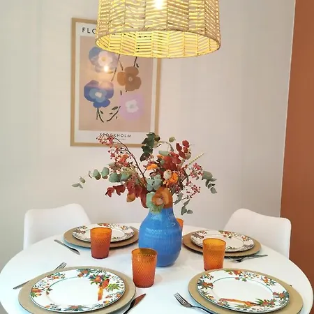 Junto A Ayuntamiento Y Playa Gijon