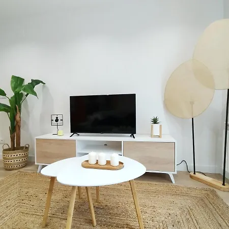 Junto A Ayuntamiento Y Playa Gijon