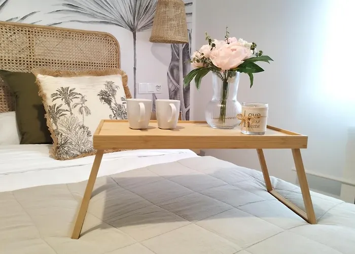 Junto A Ayuntamiento Y Playa